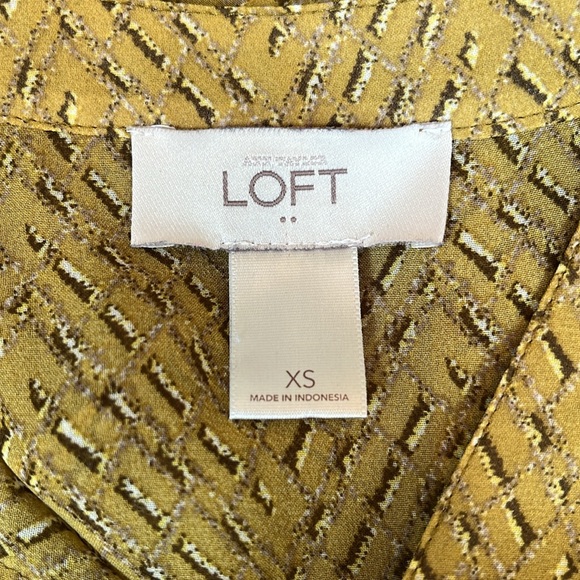 💕 Loft Chartreuse Blouse (S) - Picture 4 of 4